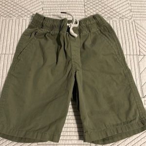 Cat and Jack olive green size 6/7 shorts - like new
